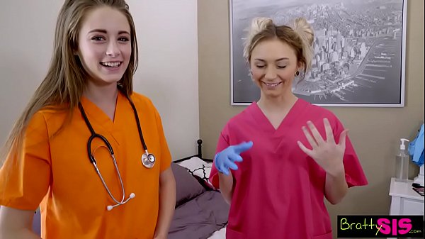 Novinho doente sendo atendido pelas primas enfermeiras