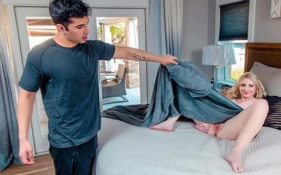 Hermana caliente pidiendo verga en casa sin que los padres sospechen