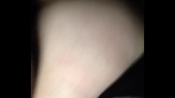 Desperté a mi novia dormida para clavarla y llenarla de leche