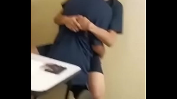 La aguantan a vergazos por ocultar el secreto en su culo