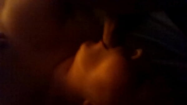 Esposa tetona chupa y traga toda la leche en una mamada insaciable