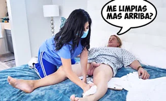 Abuela enloquece de placer con una rica mamada y cogida salvaje