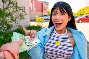 Colombiana callejera follada duramente por dinero en efectivo