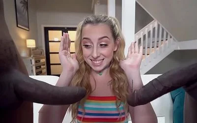 Dos negros se follan duro a Melody Parker en una escena brutal