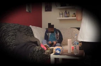 Española cachonda sorprende a su jefe dándole duro a la sirvienta