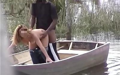 Esposa adicta a la verga del jardinero recibiéndolo a cuatro patas