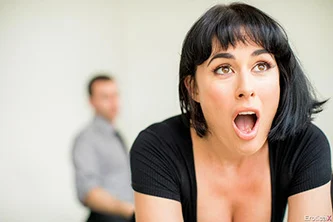 Jefe cachondo se coge a su secretaria para no ser despedido