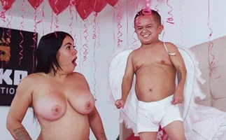 Jorgito el Guayaco follando duro a una perra latina