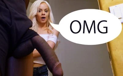 Madre e hija putas se tragan la polla del vecino semental