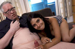 Mamada brutal de María Wars deja temblando a un madurito