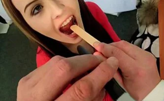 Médico cojé paciente caliente en consulta sin asco