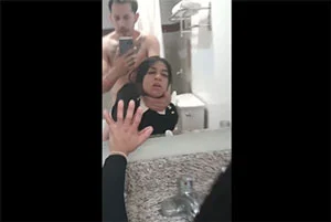 Mexicana culona coge duro en baño público a escondidas