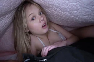 Mi mamá casi nos descubre mientras me la chupaba.