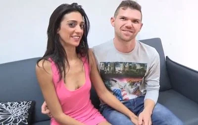 Puta española siendo follada fuerte en su debut en porno