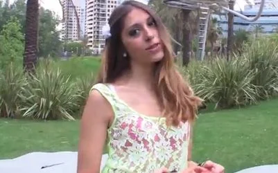 Española caliente se vuelve loca follando sin descanso en su primera vez