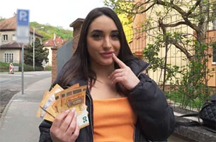 Española ninfómana coge con un macho en la calle