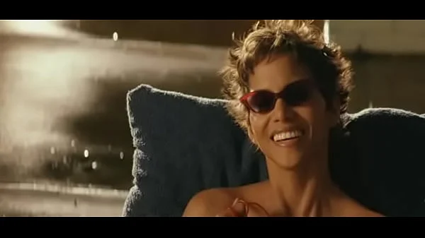 Halle Berry Desnuda