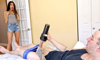 Hermana cachonda descubre placer solitaria con vibrador a escondidas
