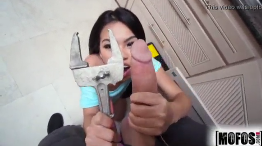 Mamada brutal que deja el culo moreno temblando